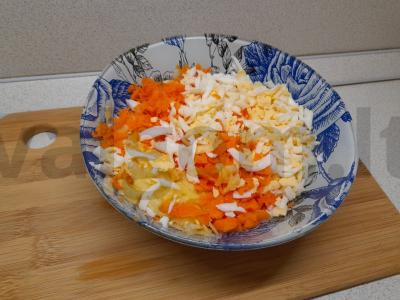 Vitaminų salotas su grietinės-mustardo padažu Žingsnis 2