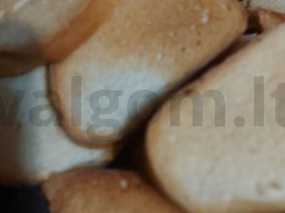 Sumuštiniai su šprotų ir marinuotais agurkais Žingsnis 2