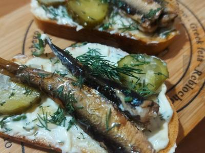 Sumuštiniai su šprotų ir marinuotais agurkais Žingsnis 6