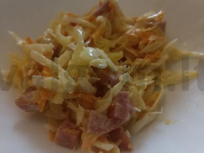 Radinio salotos su dešra pagrindine nuotrauka