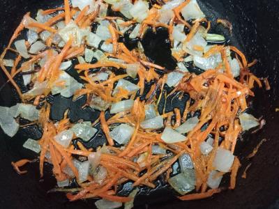 Vištienos faršo ir ryžių kotletai pomidorų sultyse Žingsnis 2