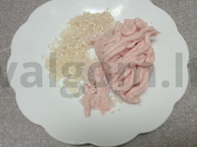 Vištienos faršo ir ryžių kotletai pomidorų sultyse Žingsnis 3