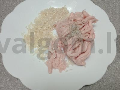 Vištienos faršo ir ryžių kotletai pomidorų sultyse Žingsnis 4