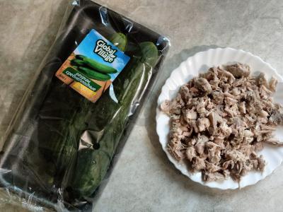 Lengvas salotas su vištiena, kopūstais ir granatais Žingsnis 1