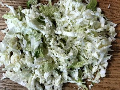 Lengvas salotas su vištiena, kopūstais ir granatais Žingsnis 3