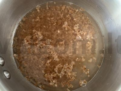 Grikių dribsniai su cukatais ir medumi Žingsnis 1