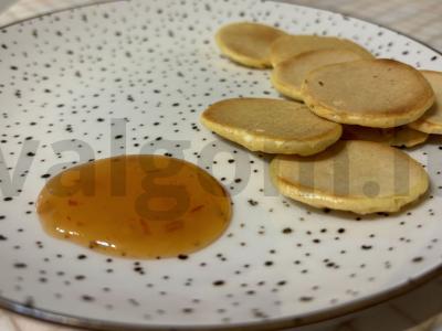 Kiaušinių mini-blynai su maltu paprika pagrindine nuotrauka