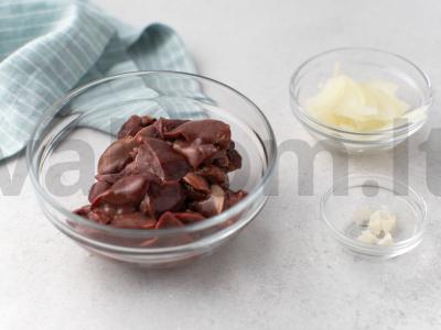 Namų vištienos kepenėlių paštetas Žingsnis 1