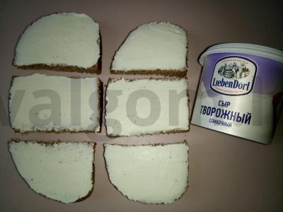 Sultingi tostai su šviežiais agurkais ir silke Žingsnis 2