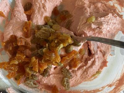 Be glitimo, laktozės, su razinomis ir džiovintomis abrikosais „Saulėlydis“ Žingsnis 5