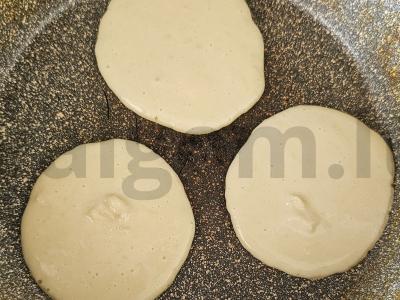 Blynai su grietine ir aviečių uogiene Žingsnis 2