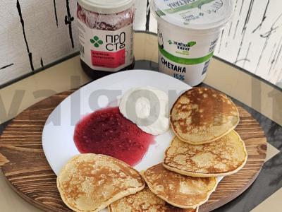 Blynai su grietine ir aviečių uogiene Žingsnis 4