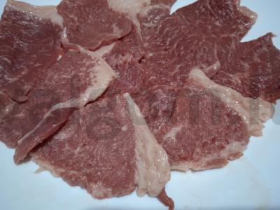 Jautienos kepsniai tempura dribsniuose Žingsnis 1