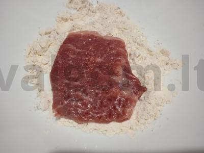 Jautienos kepsniai tempura dribsniuose Žingsnis 3