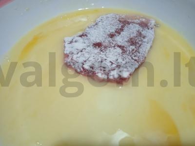 Jautienos kepsniai tempura dribsniuose Žingsnis 4