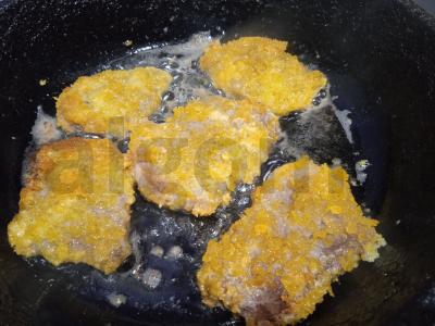 Jautienos kepsniai tempura dribsniuose Žingsnis 7