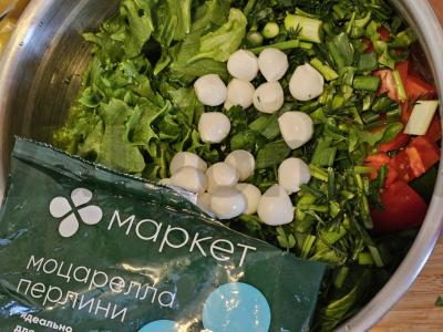 Daržovių, žolelių ir prieskonių salotas Žingsnis 3