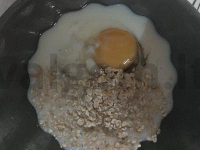 Avižų ir braškių pyragas su pušų riešutais Žingsnis 3