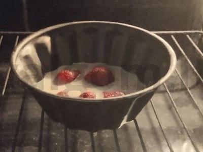 Avižų ir braškių pyragas su pušų riešutais Žingsnis 5