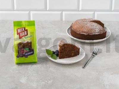 Medus pyragas su riešutais ir razinomis pagrindine nuotrauka