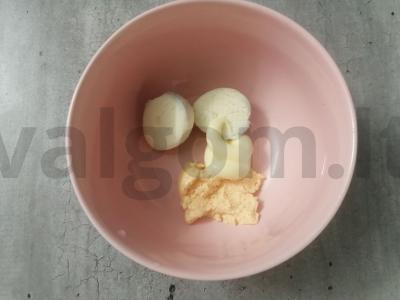 Įdaryti kiaušiniai „Ekonomiškas“ Žingsnis 2