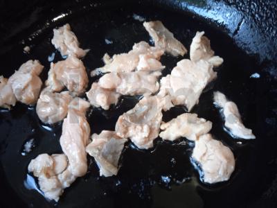 Makaronai grietinėlės padaže su rūkyta lašiša ir sūriu Žingsnis 2