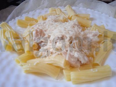 Makaronai grietinėlės padaže su rūkyta lašiša ir sūriu Žingsnis 5