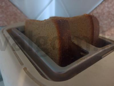 Kepti tostai su rūkytomis vištienos krūtinėlėmis ir marinuotais pievagrybiais Žingsnis 1