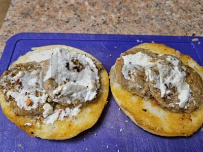 Hamburgeris su sultinga kotletu ir saldžiuoju pipiru Žingsnis 3