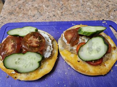 Hamburgeris su sultinga kotletu ir saldžiuoju pipiru Žingsnis 4