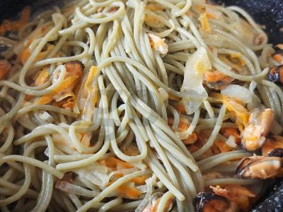 Špinatų makaronai su midijomis Žingsnis 4