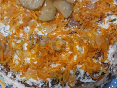 Šventinis kepenėlių tortas pagrindine nuotrauka