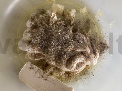 Kepti vištienos šlaunelės su bulvėmis majonezo-grietinėlės padaže Žingsnis 4