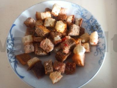 Dvieju spalvų sausainiai su krienų padažu pagrindine nuotrauka