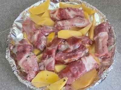 Bazilikiniai kepti kiaulienos šonkauliai su bulvėmis Žingsnis 5