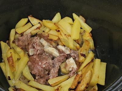 Kepta bulvė su jautienos troškiniu lėtoje viryklėje Žingsnis 4