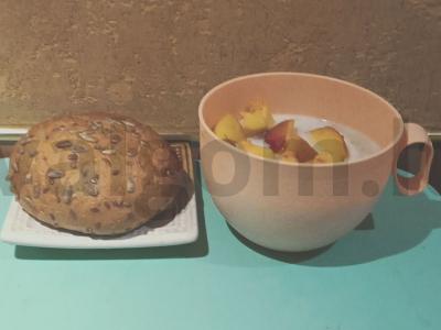 Avižinė košė su nektarinu pagrindine nuotrauka