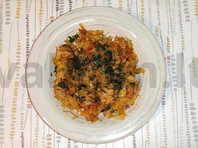 Kepta kopūstai su dešrelėmis pagrindine nuotrauka