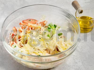 Salotas su Pekino kopūstu ir rūkytomis vištienos krūtinėlėmis Žingsnis 4