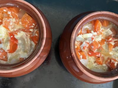 Daržovių puodai su mėsa pagrindine nuotrauka