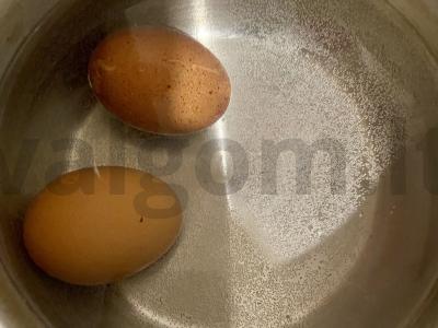 Rūkyta vištienos, sūrio, kiaušinių ir kukurūzų salotos Žingsnis 5