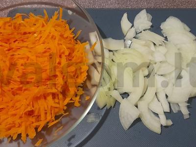 Makaronai su vištienos kepenėlėmis Žingsnis 1