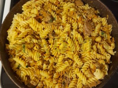 Makaronai su vištienos kepenėlėmis Žingsnis 4