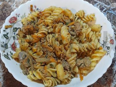 Makaronai su vištienos kepenėlėmis pagrindine nuotrauka