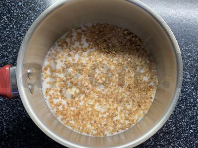 Grikių dribsniai su kokosų pienu, vyšniomis ir cukrumi Žingsnis 2