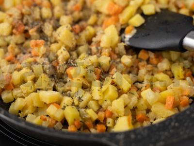 Sluoksniuotas uždaras pyragas su vištiena ir daržovėmis Žingsnis 4