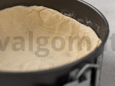 Sluoksniuotas uždaras pyragas su vištiena ir daržovėmis Žingsnis 8