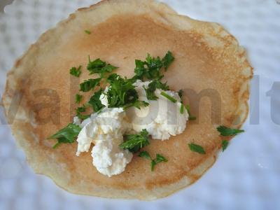 Blynai su varškės sūriu, džiovintais pomidorais, midijomis ir petražolėmis Žingsnis 4