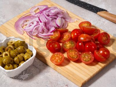 Švelnūs cukinijos su daržovėmis ir šviežiais žolelėmis Žingsnis 3