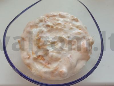 Islandijos skyras su abrikosų džemu ir anakardžiais pagrindine nuotrauka